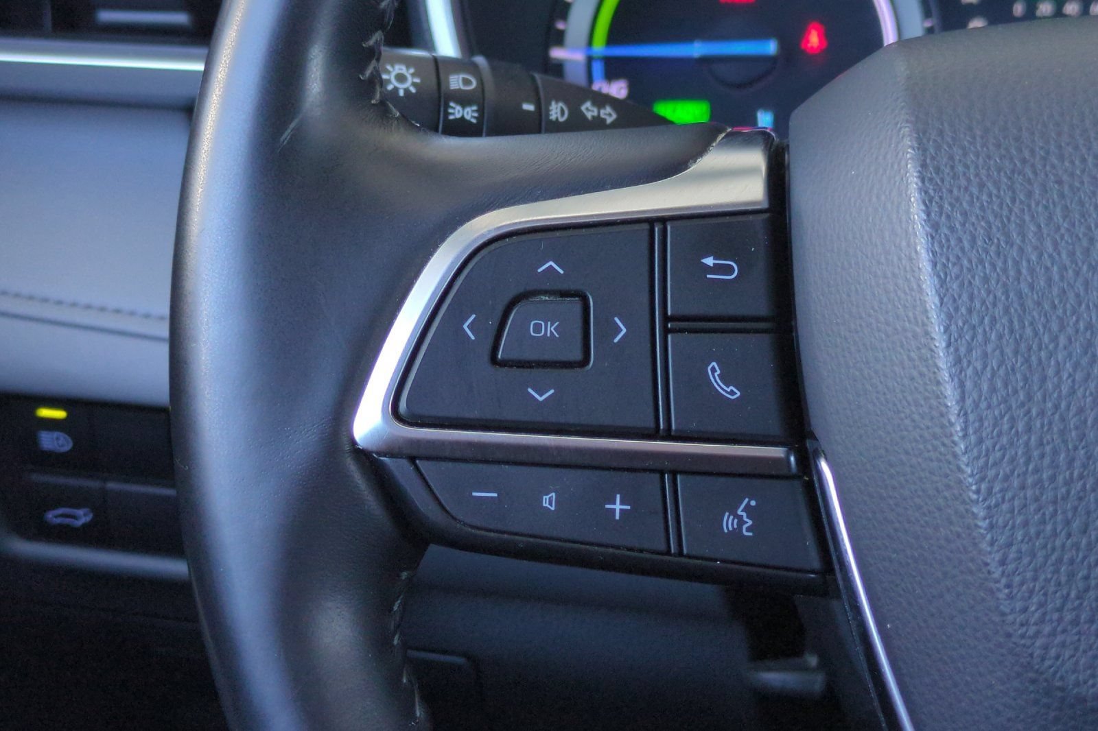 Used 2020 Toyota Highlander XLE AWD/4WD image 36