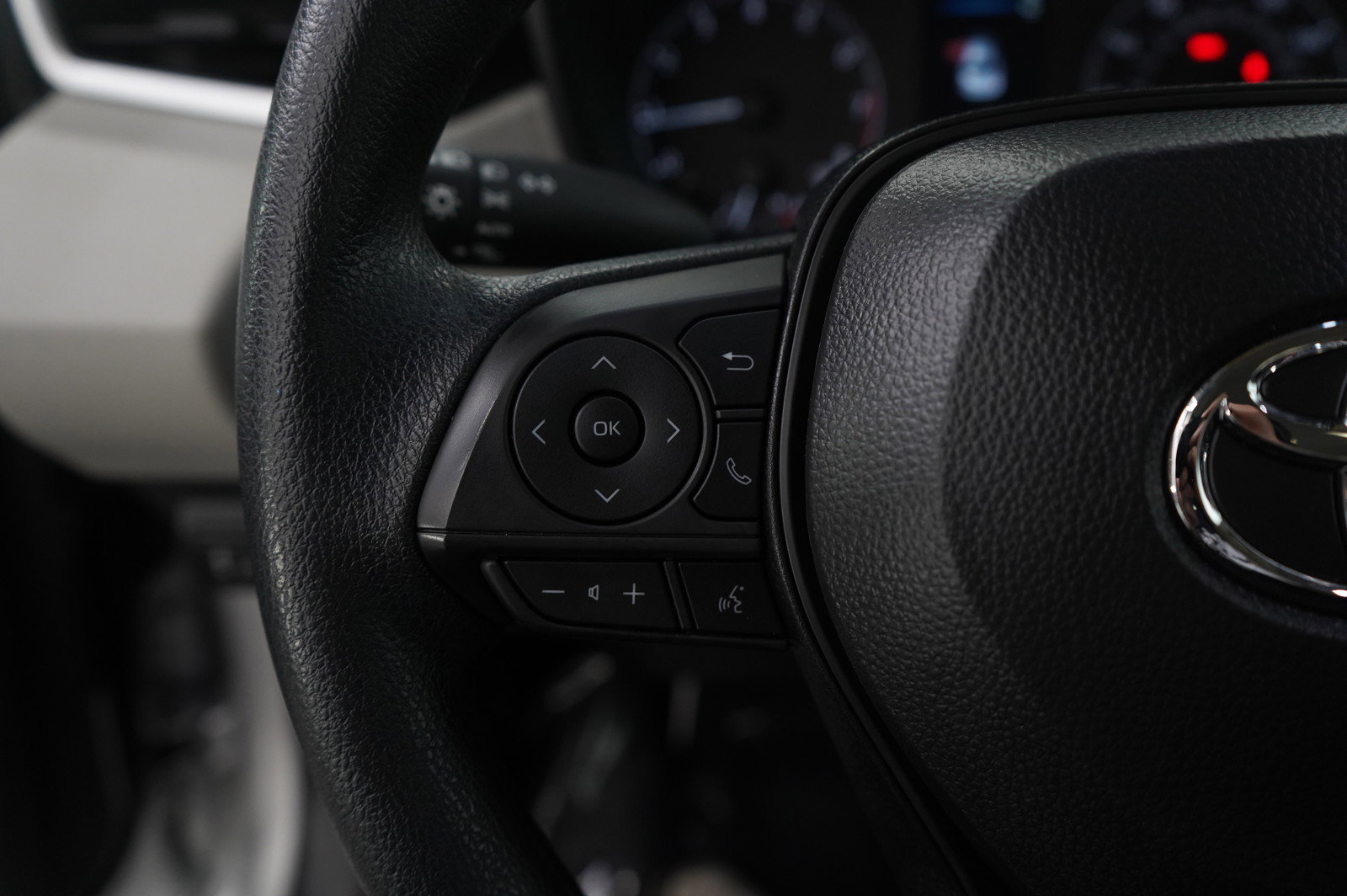 Used 2025 Toyota Corolla LE image 16