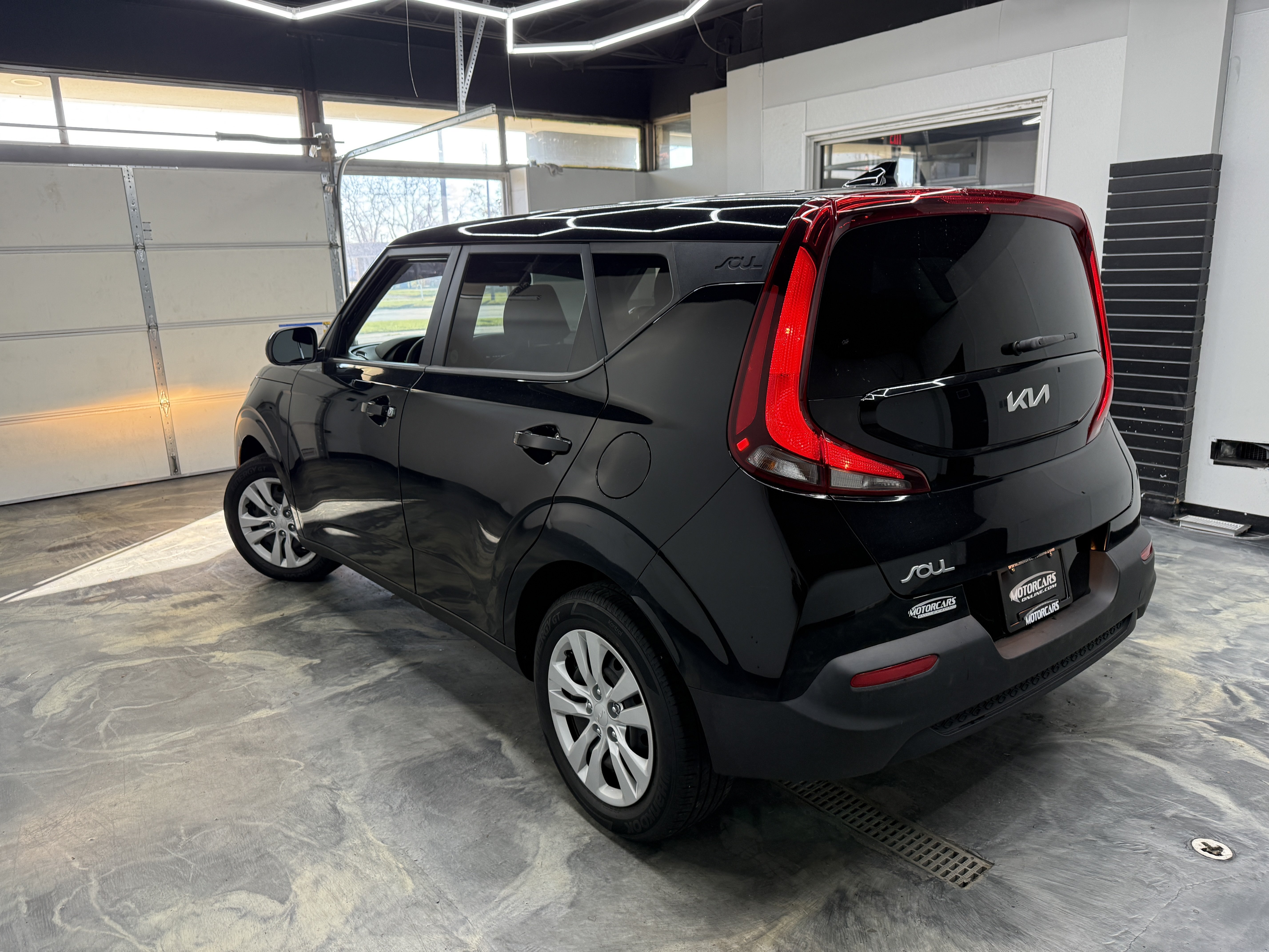 Used 2022 Kia Soul LX FWD image 3