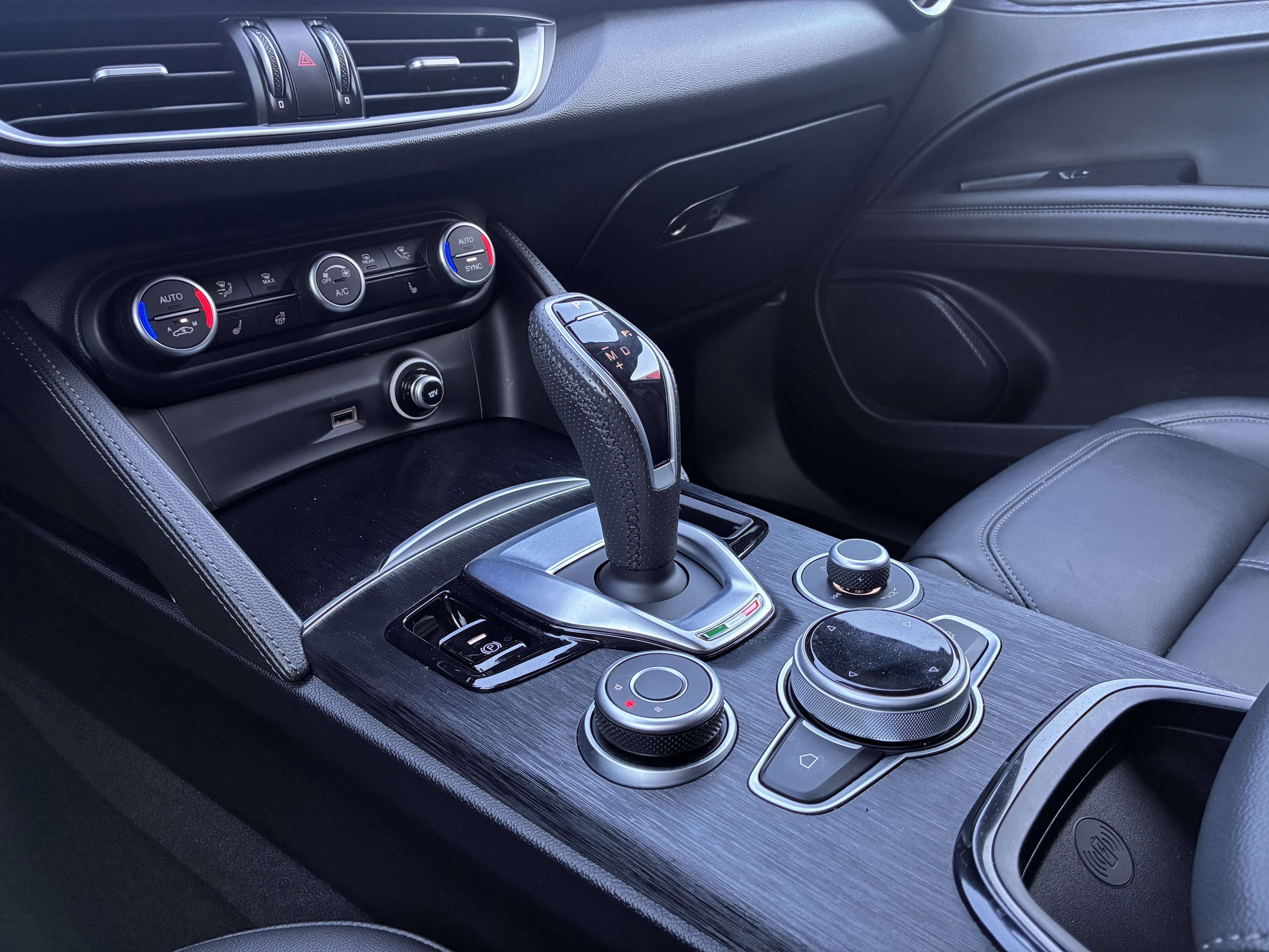 Certified 2024 Alfa Romeo Stelvio Sprint AWD/4WD image 17