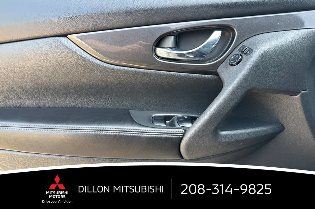 Used 2017 Nissan Rogue SV AWD/4WD image 11