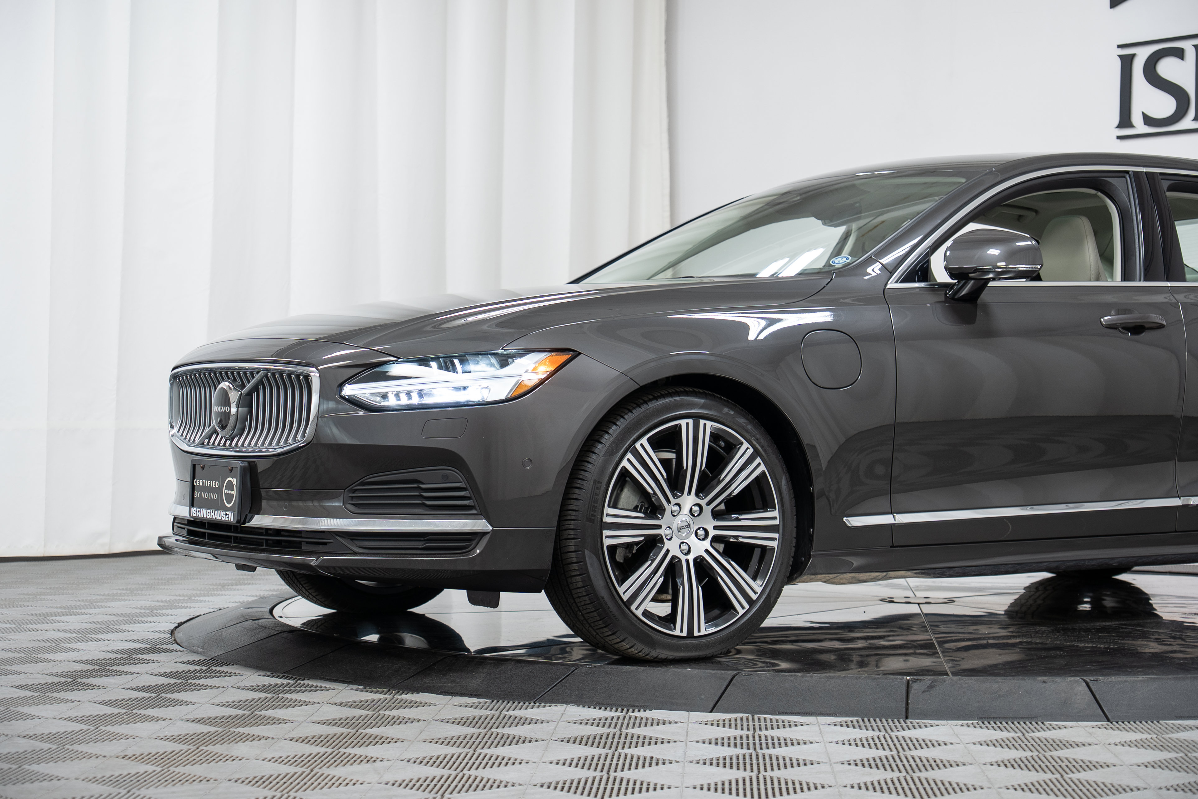 Certified 2025 Volvo S90 T8 Ultra AWD/4WD image 25