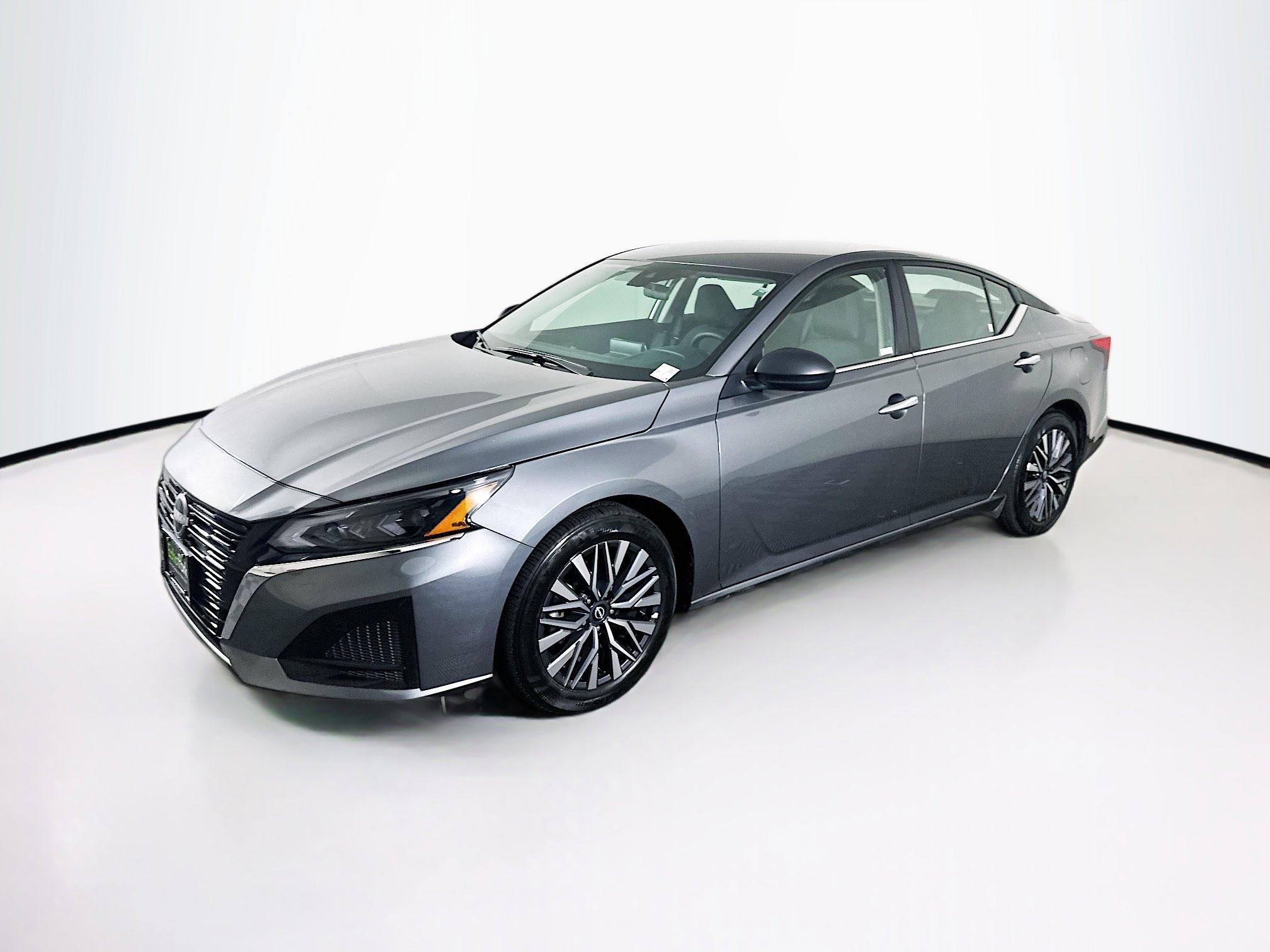 Used 2025 Nissan Altima 2.5 SV image 3