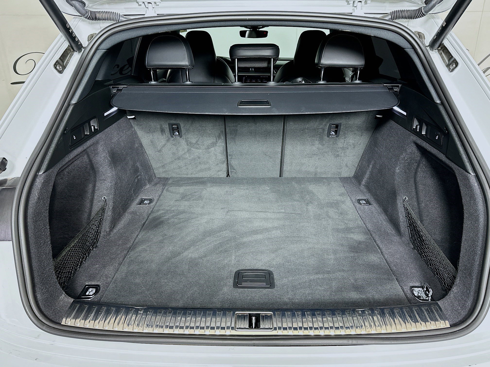 Used 2024 Audi SQ8 e-tron Premium Plus w/ Black Optic Package image 25