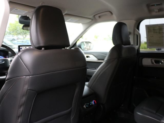 Used 2025 Ford Explorer Active w/ Active Comfort Package AWD/4WD image 16