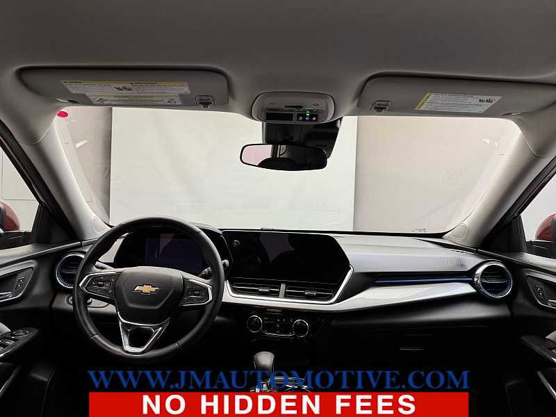 Used 2024 Chevrolet Trax LT w/ Driver Confidence Package image 11