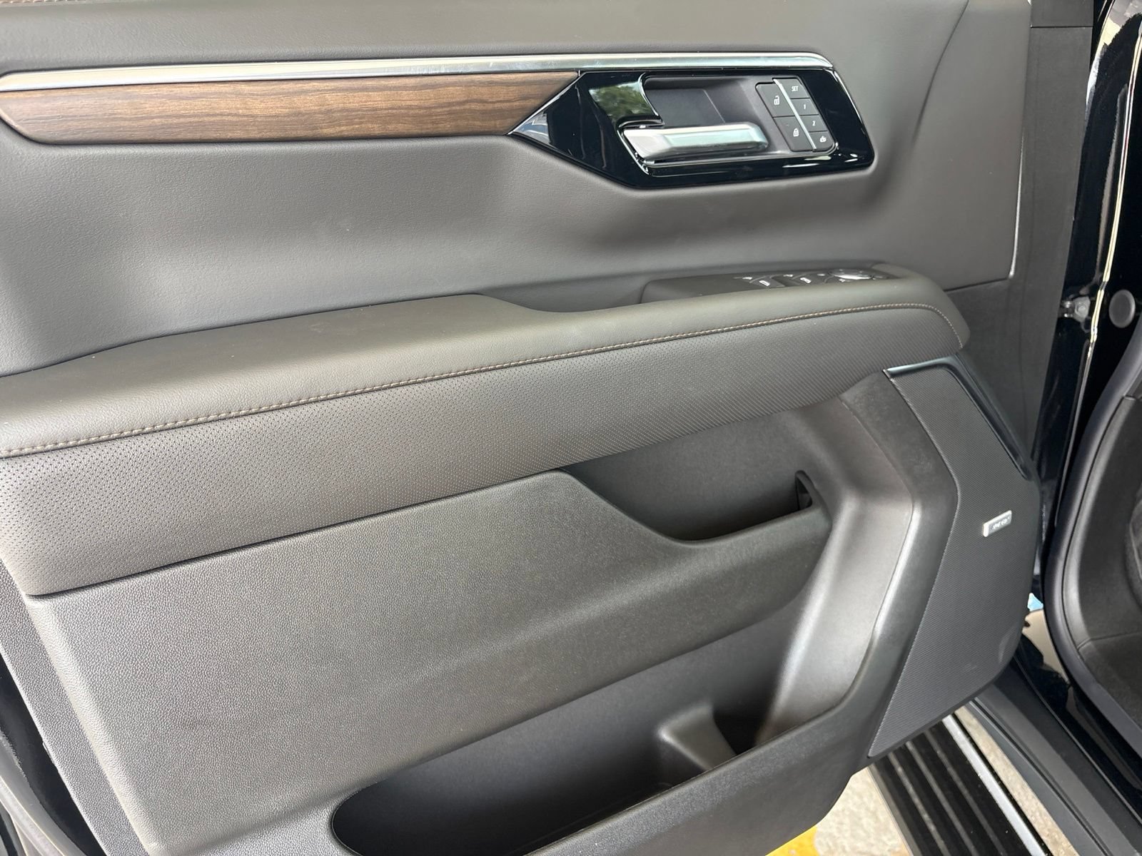 New 2026 Chevrolet Suburban High Country AWD/4WD image 12