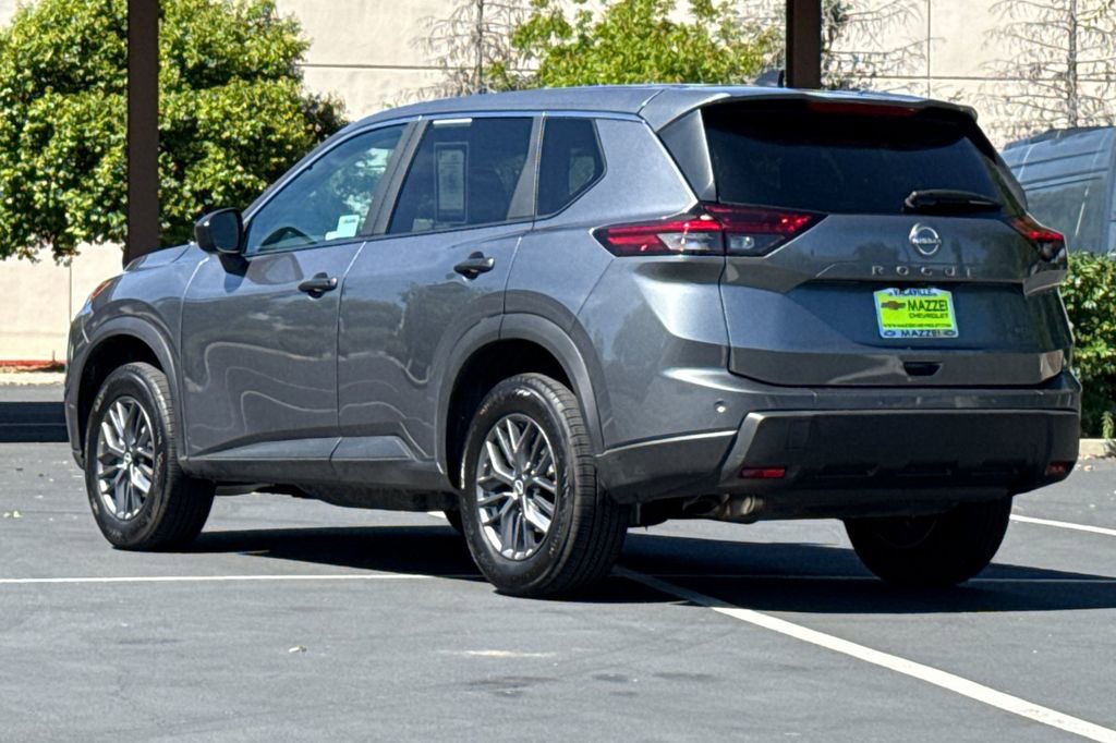 Used 2025 Nissan Rogue S AWD/4WD image 3