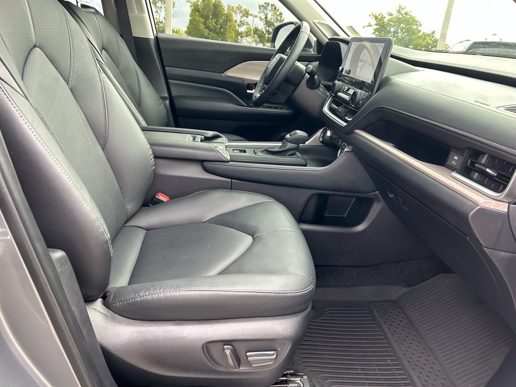Used 2026 Toyota Grand Highlander AWD Hybrid image 32