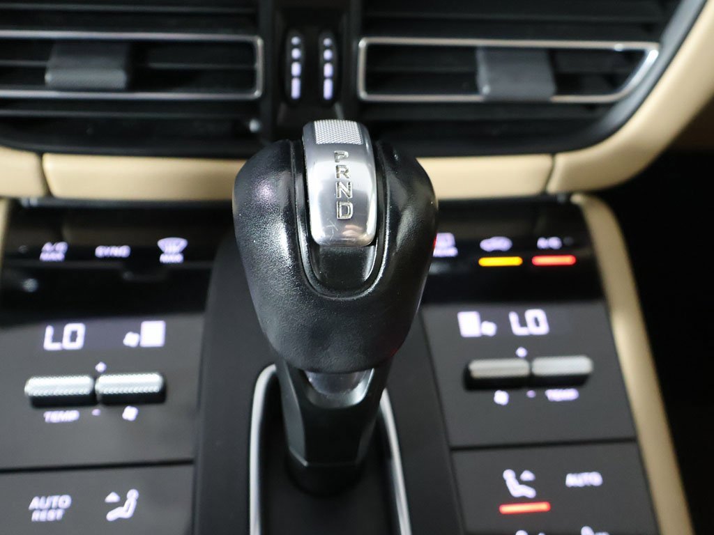 Used 2022 Porsche Macan image 49