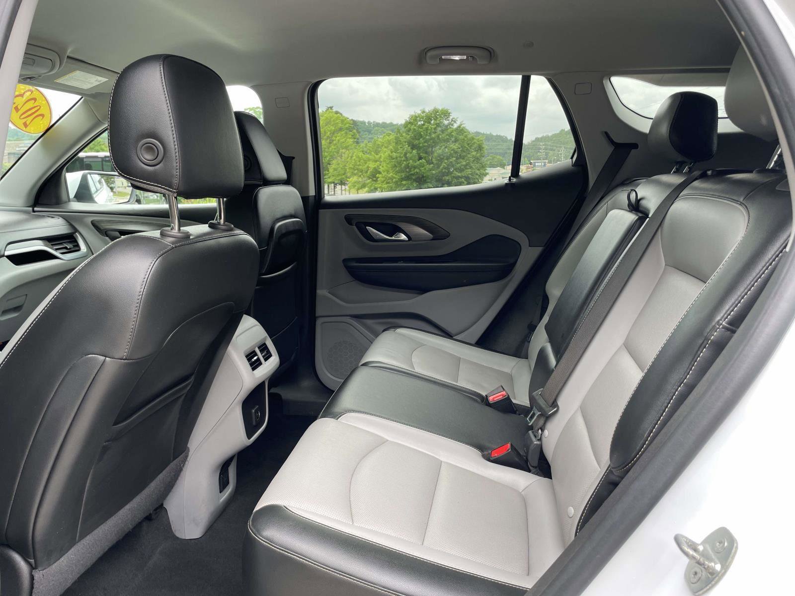 Used 2023 GMC Terrain SLT FWD image 3