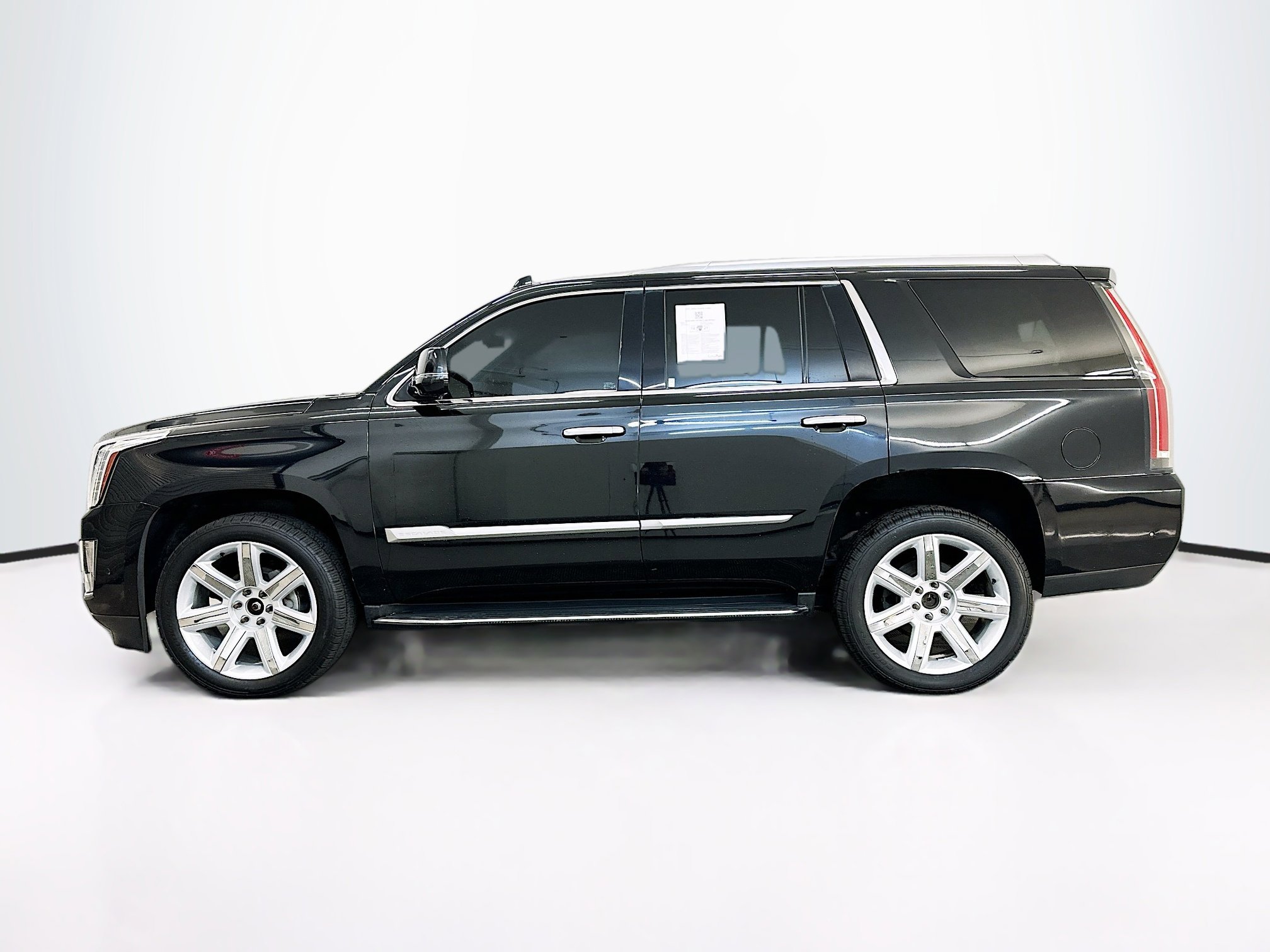 Used 2018 Cadillac Escalade Luxury image 4