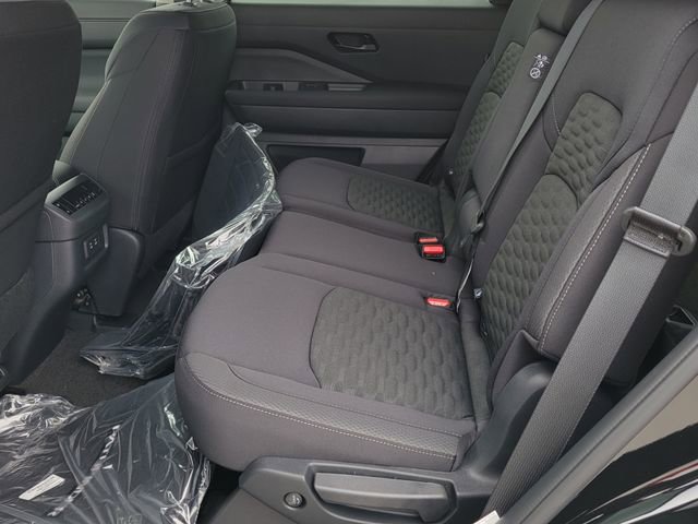 New 2026 Nissan Pathfinder SV w/ SV Premium Package AWD/4WD image 10