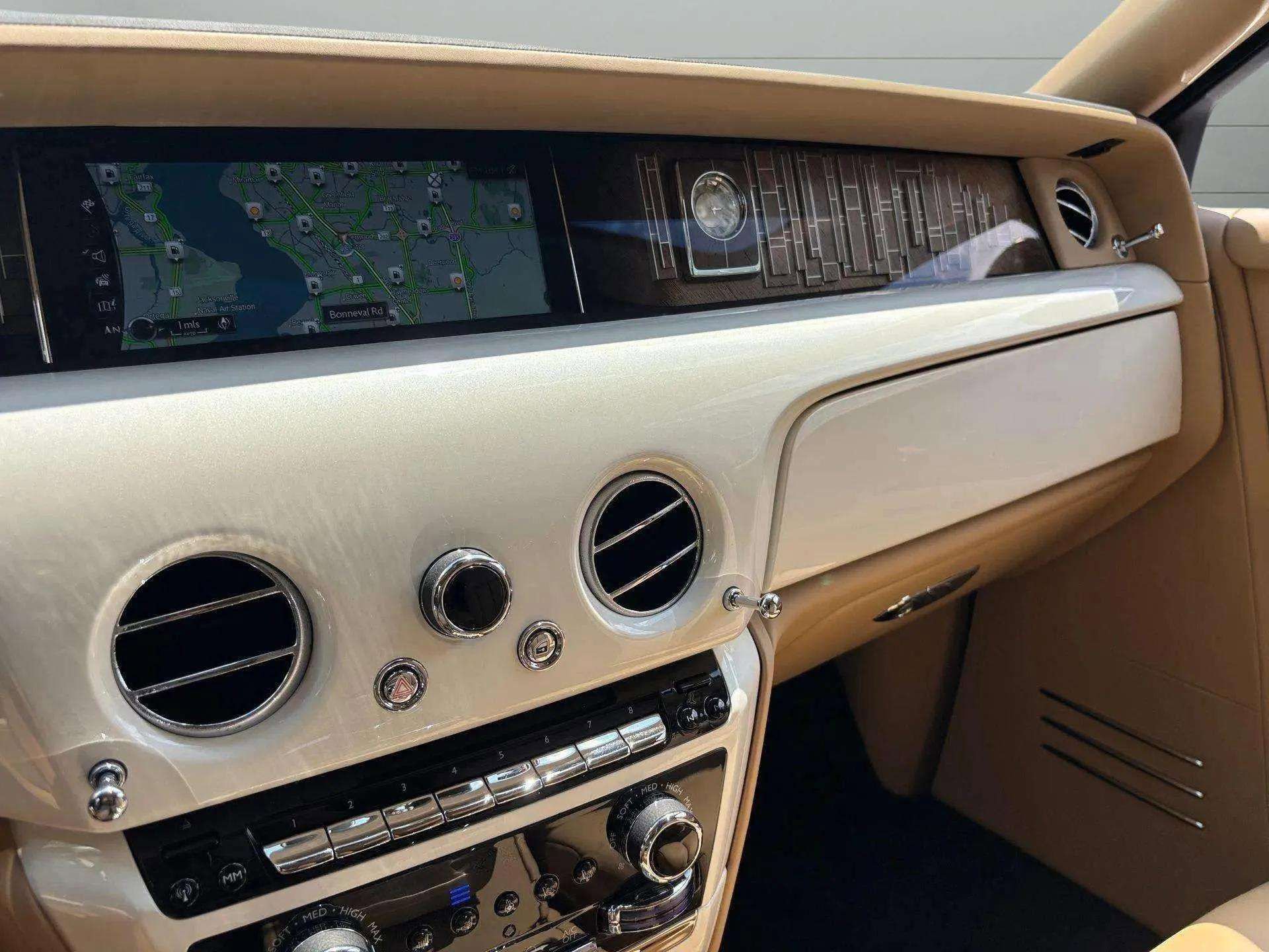 Used 2019 Rolls-Royce Phantom Sedan image 28