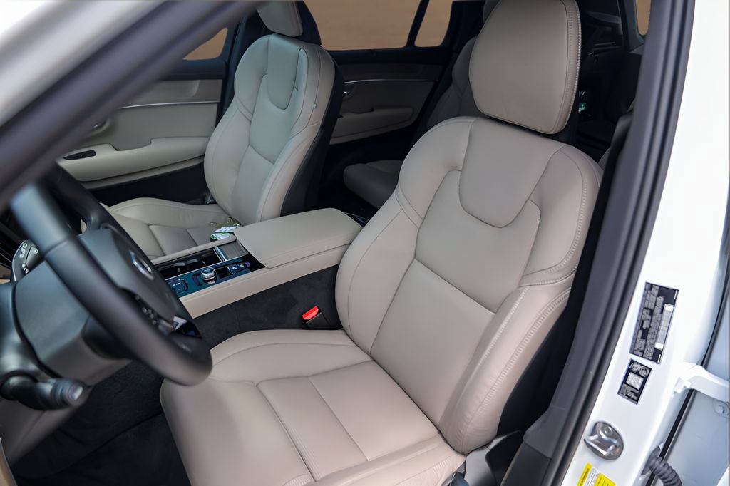 Used 2026 Volvo XC90 B6 Ultra w/ Protection Package Premier AWD/4WD image 7