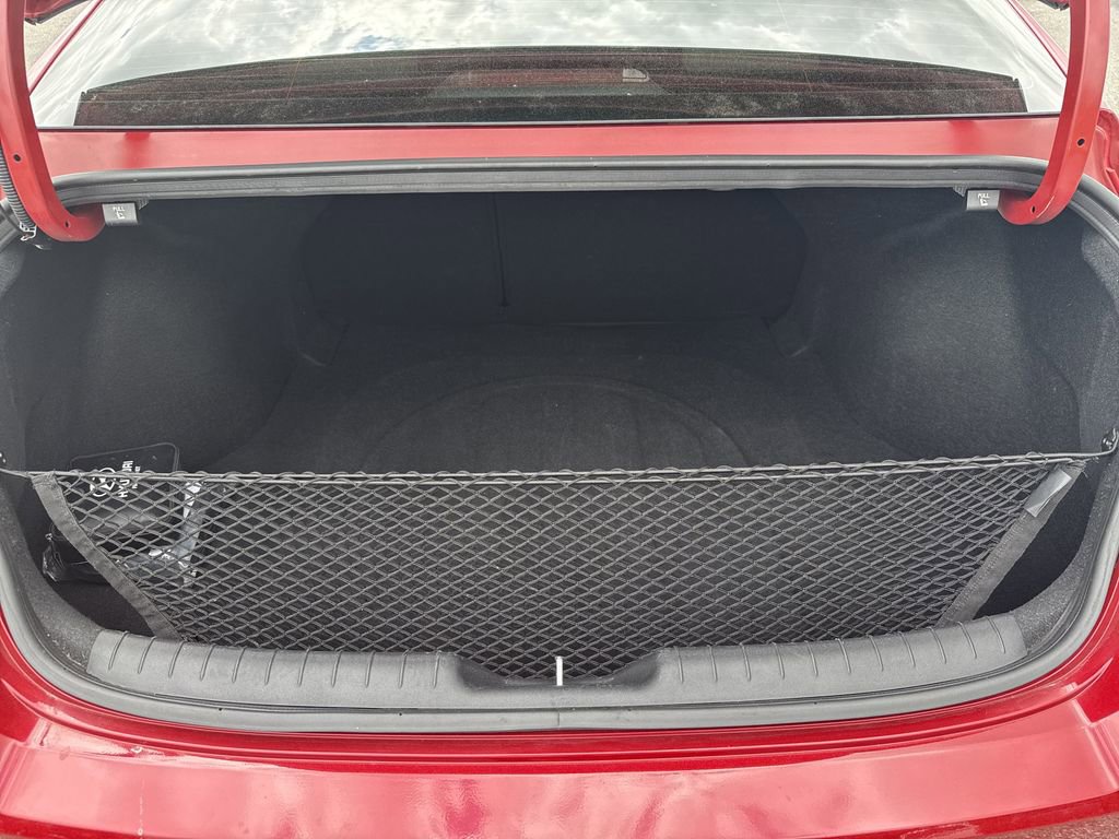 Used 2023 Hyundai Elantra Limited image 18