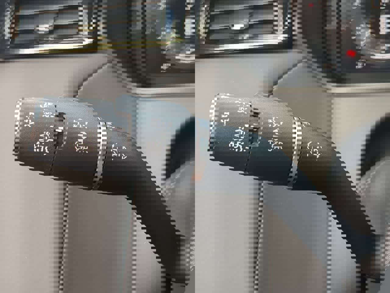 Certified 2026 Land Rover Range Rover Velar Dynamic SE image 28