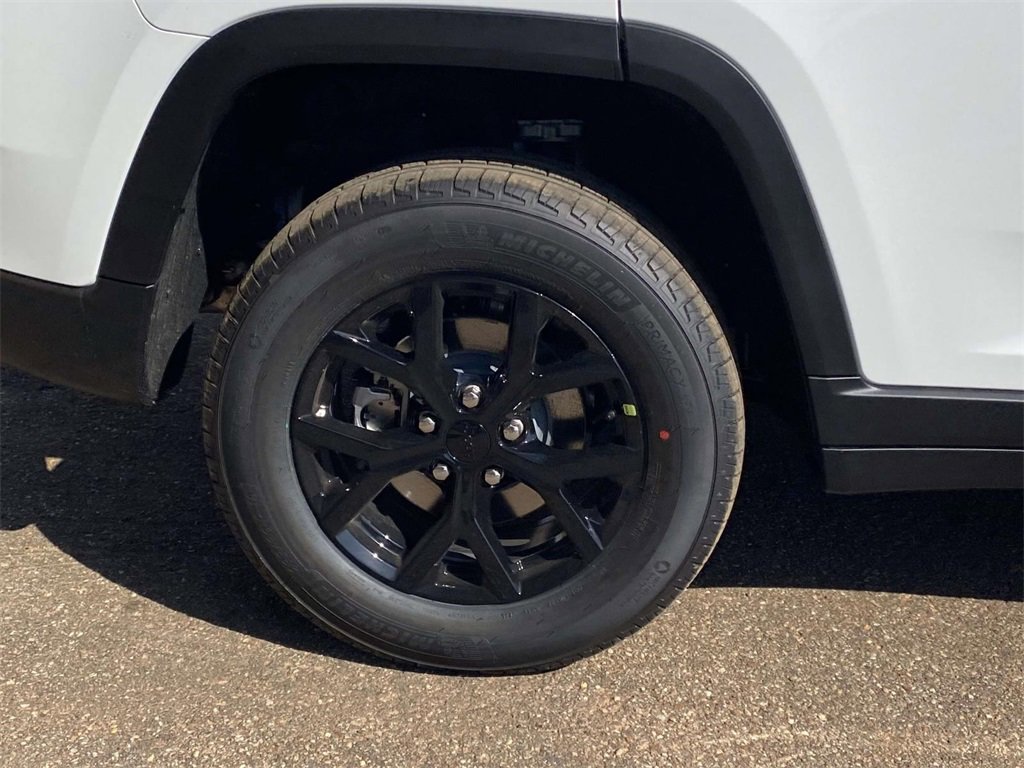 New 2025 Jeep Grand Cherokee Laredo image 38