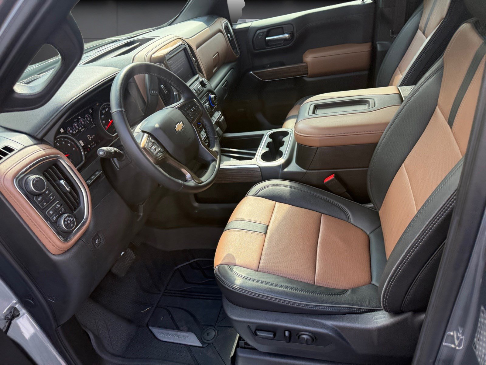 Used 2019 Chevrolet Silverado 1500 High Country w/ Technology Package AWD/4WD image 11
