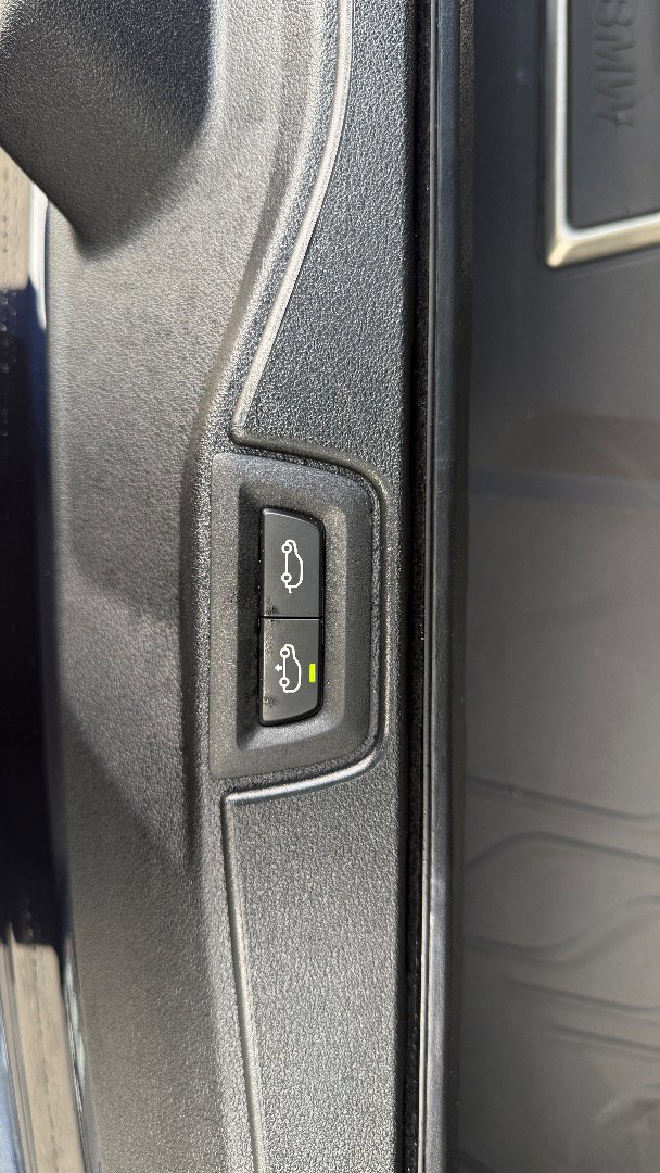 Used 2025 BMW X5 xDrive50e w/ M Sport Package image 39