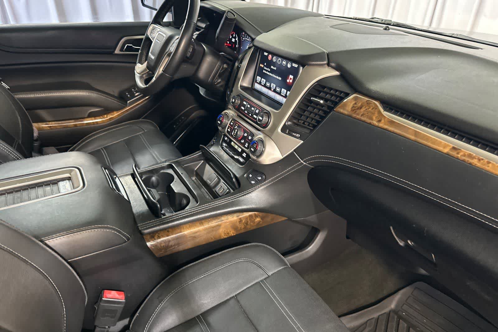 Used 2016 GMC Yukon Denali w/ Open Road Package AWD/4WD image 19