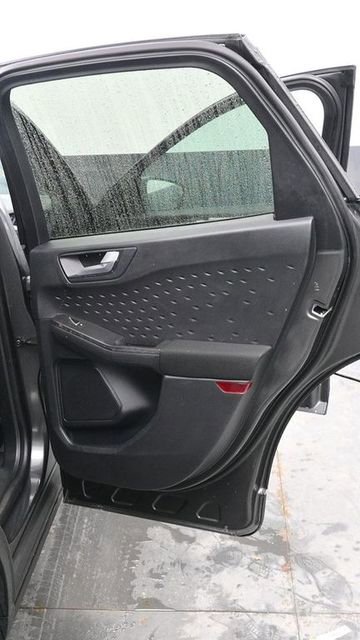 Used 2020 Ford Escape SE image 12