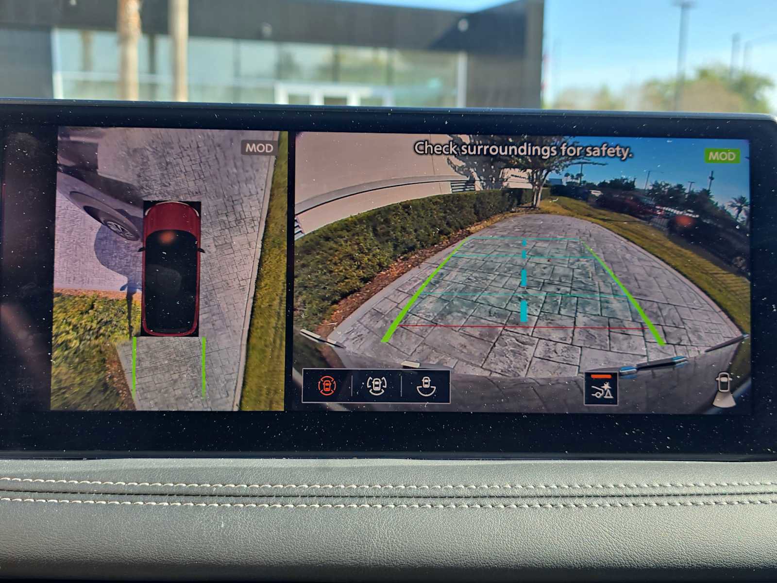 Certified 2026 INFINITI QX60 Luxe w/ Family Package image 18