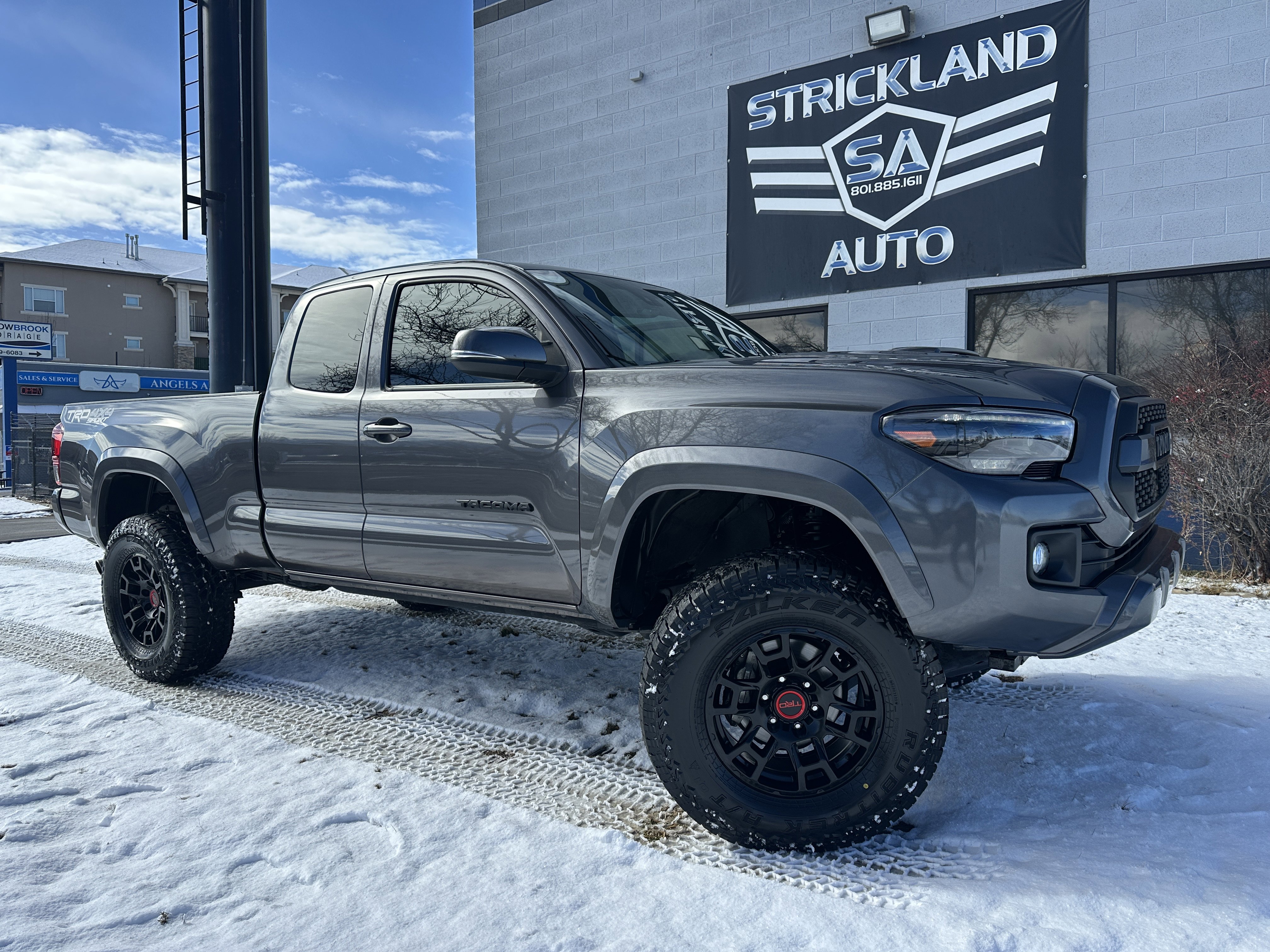 Used 2018 Toyota Tacoma TRD Sport w/ Technology Package AWD/4WD image 1