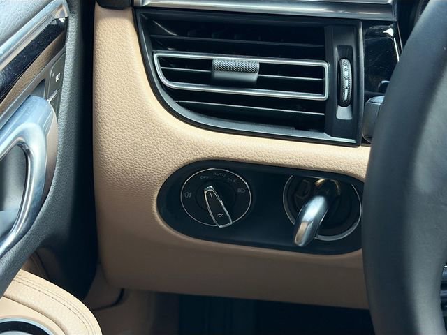 Used 2023 Porsche Macan Turbo image 34