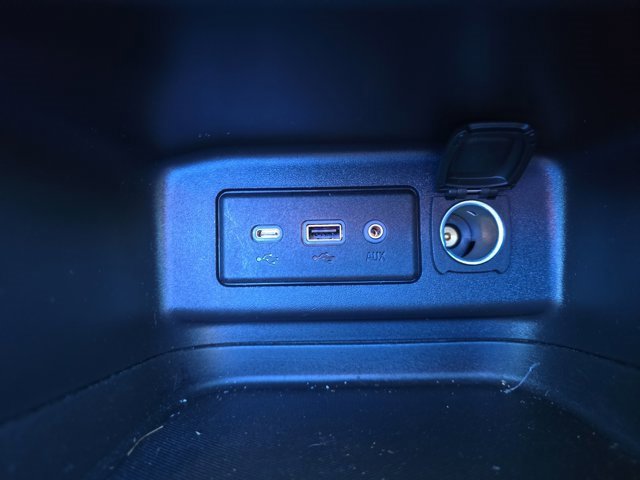 Used 2023 Chevrolet Equinox LT image 32