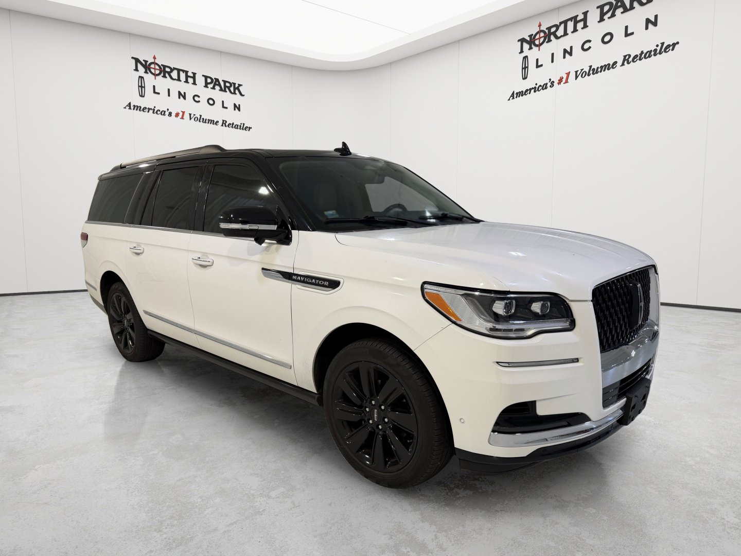 Used 2023 Lincoln Navigator L Black Label AWD/4WD image 7