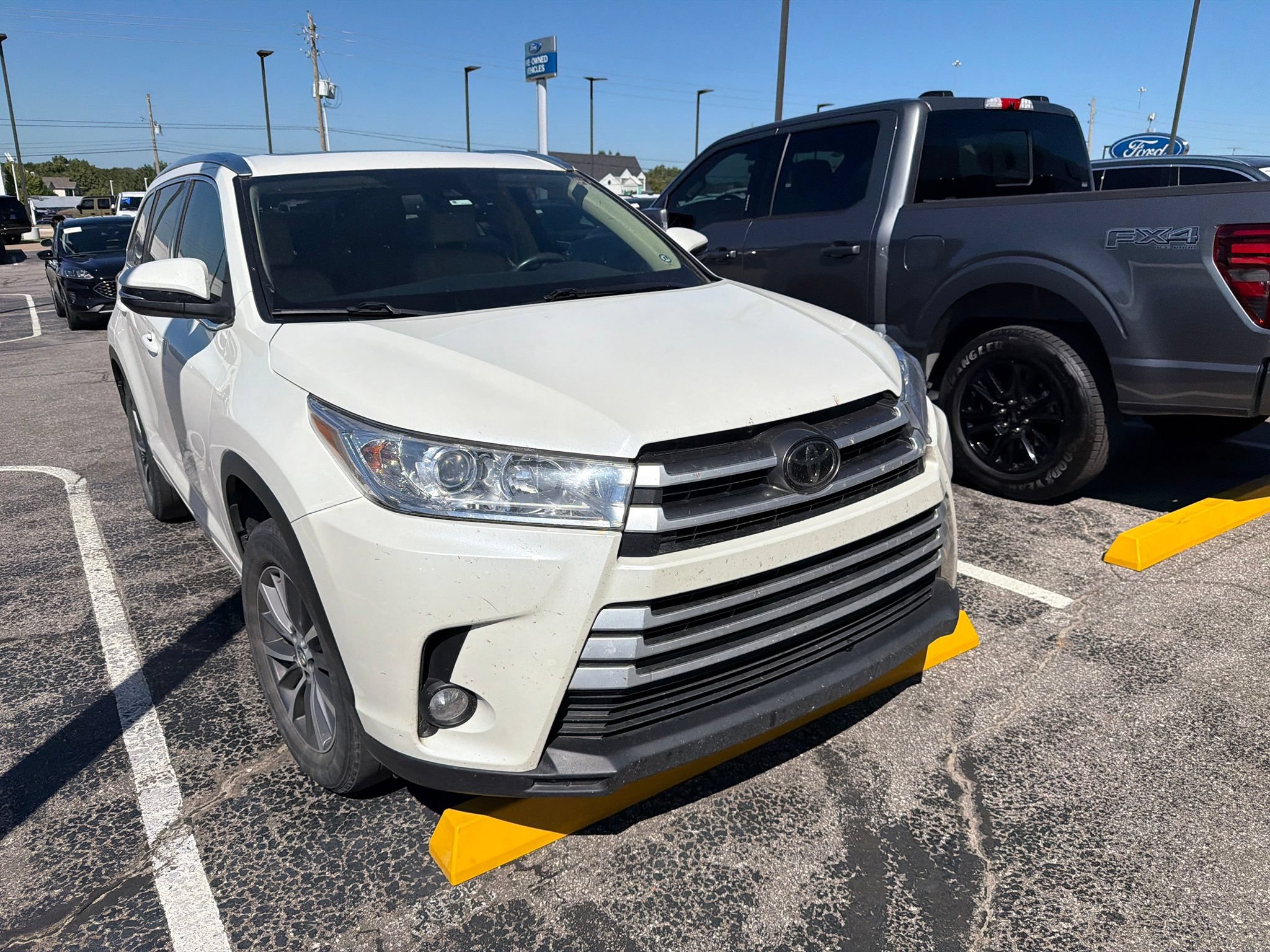 Used 2017 Toyota Highlander XLE FWD image 6