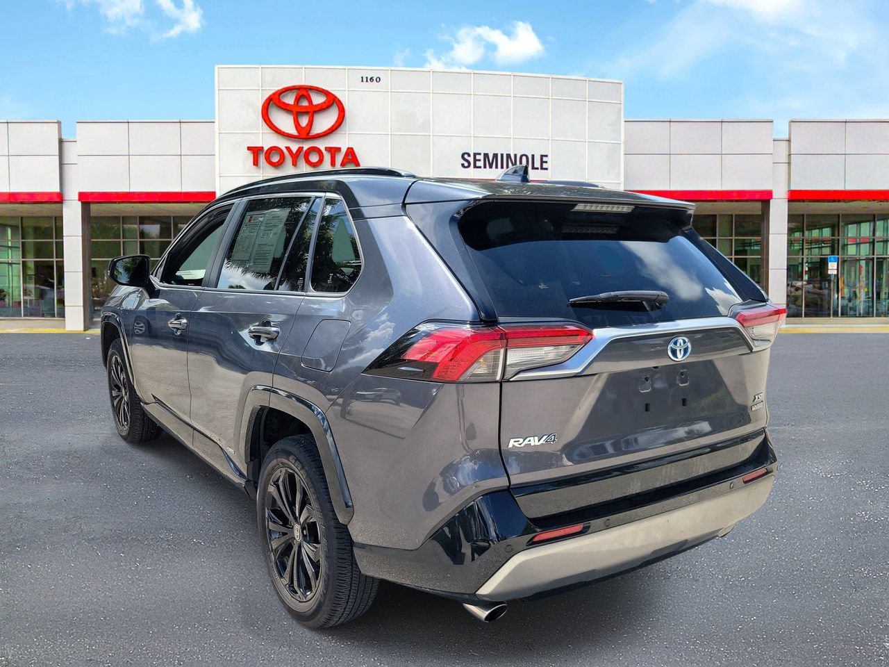 Used 2024 Toyota RAV4 XSE AWD/4WD image 4