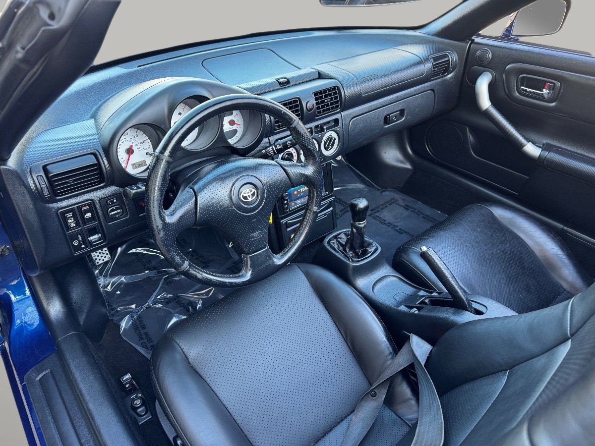 Used 2000 Toyota MR2 RWD image 14