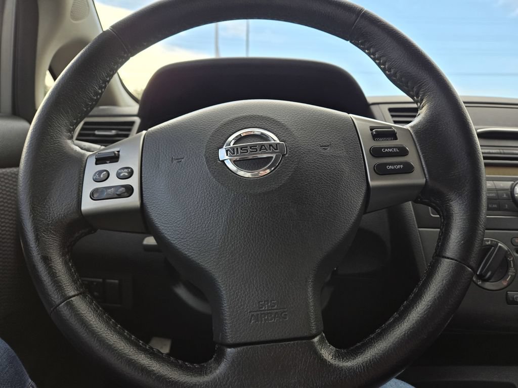 Used 2009 Nissan Versa Hatchback w/ Convenience Pkg FWD image 18