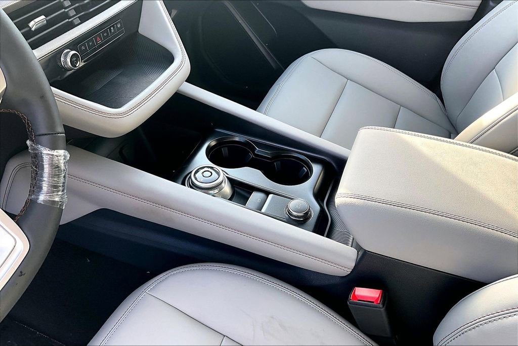 New 2026 Ford Explorer Active w/ Active Comfort Package image 8