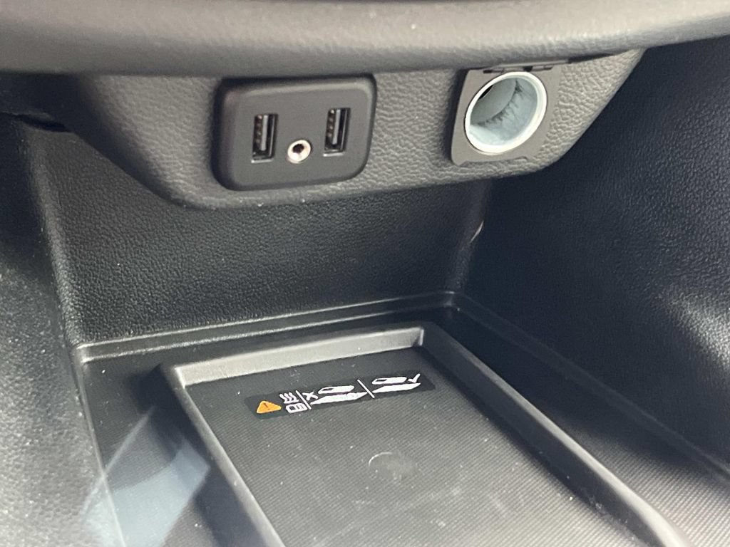 Used 2022 Chevrolet Traverse LT FWD image 21