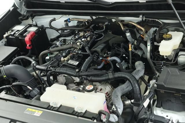 Used 2025 Toyota Tacoma SR5 AWD/4WD image 11
