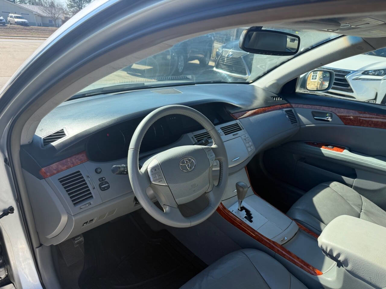 Used 2006 Toyota Avalon XLS image 15