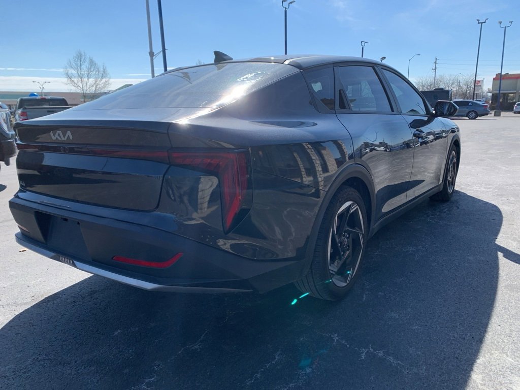 Used 2025 Kia K4 EX image 3