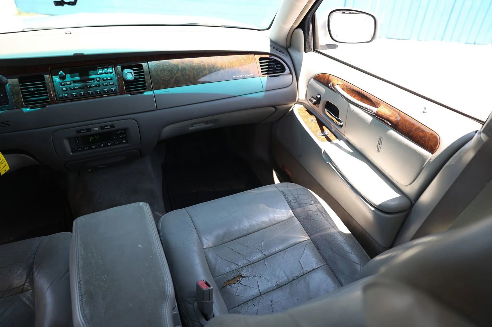 Used 2001 Lincoln Town Car Signature RWD image 14