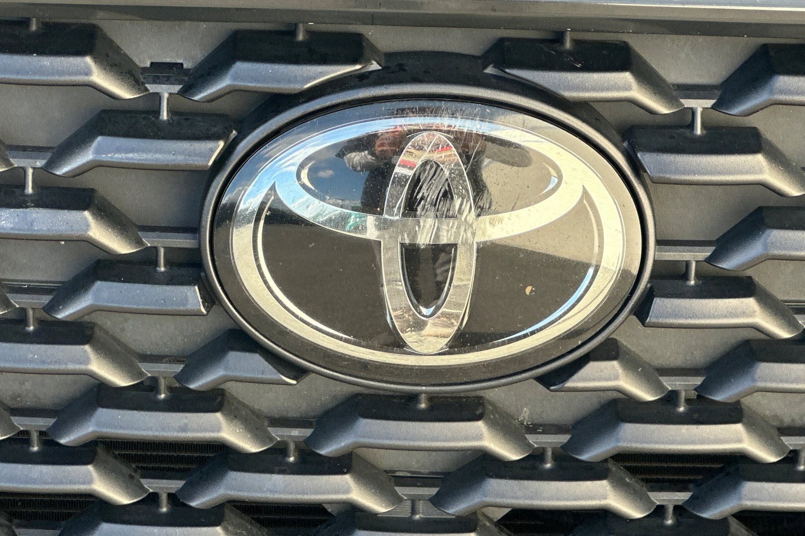 Used 2022 Toyota Corolla Cross LE image 38