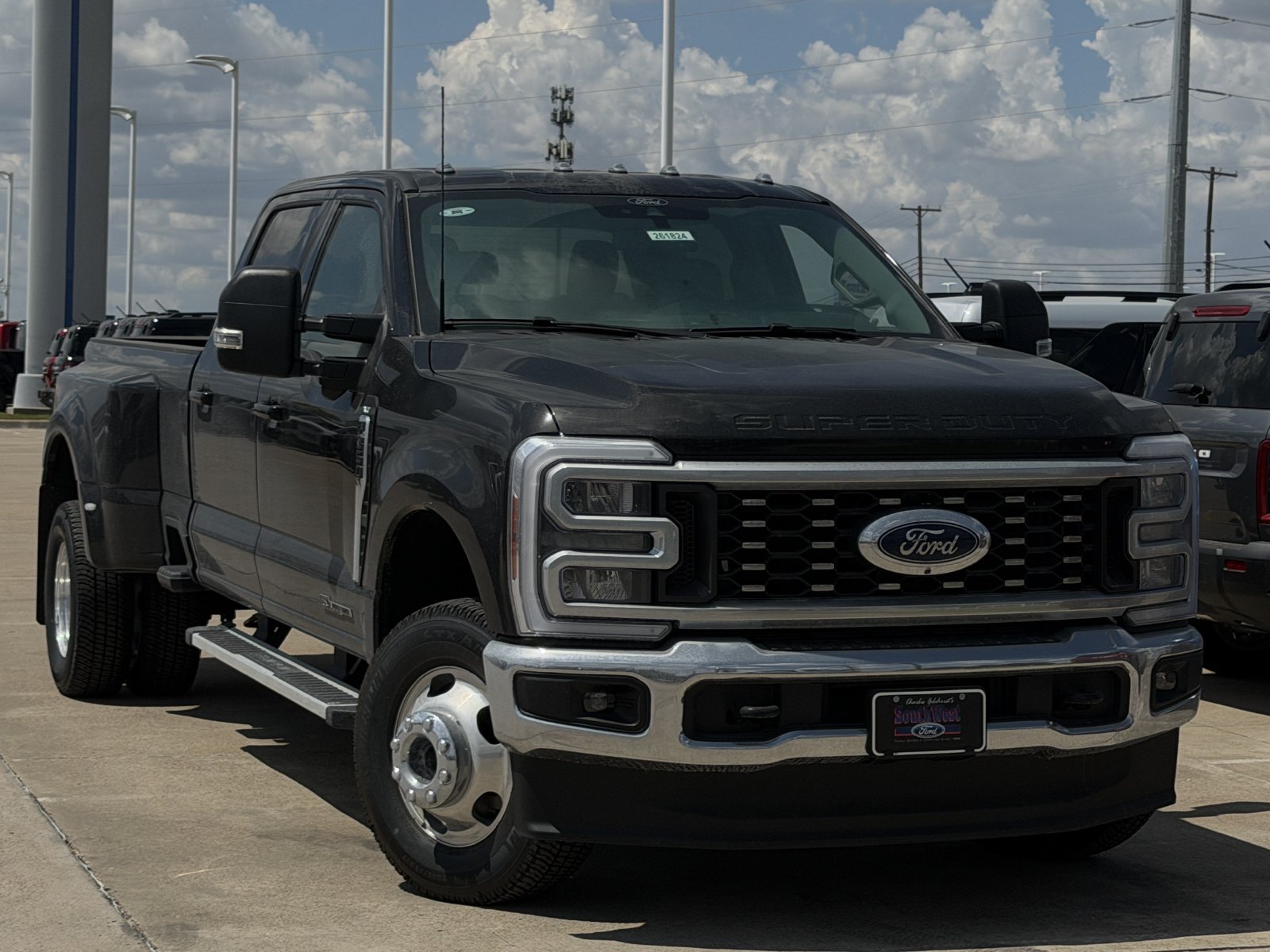 New 2026 Ford F350 XLT w/ XLT Premium Package AWD/4WD image 2