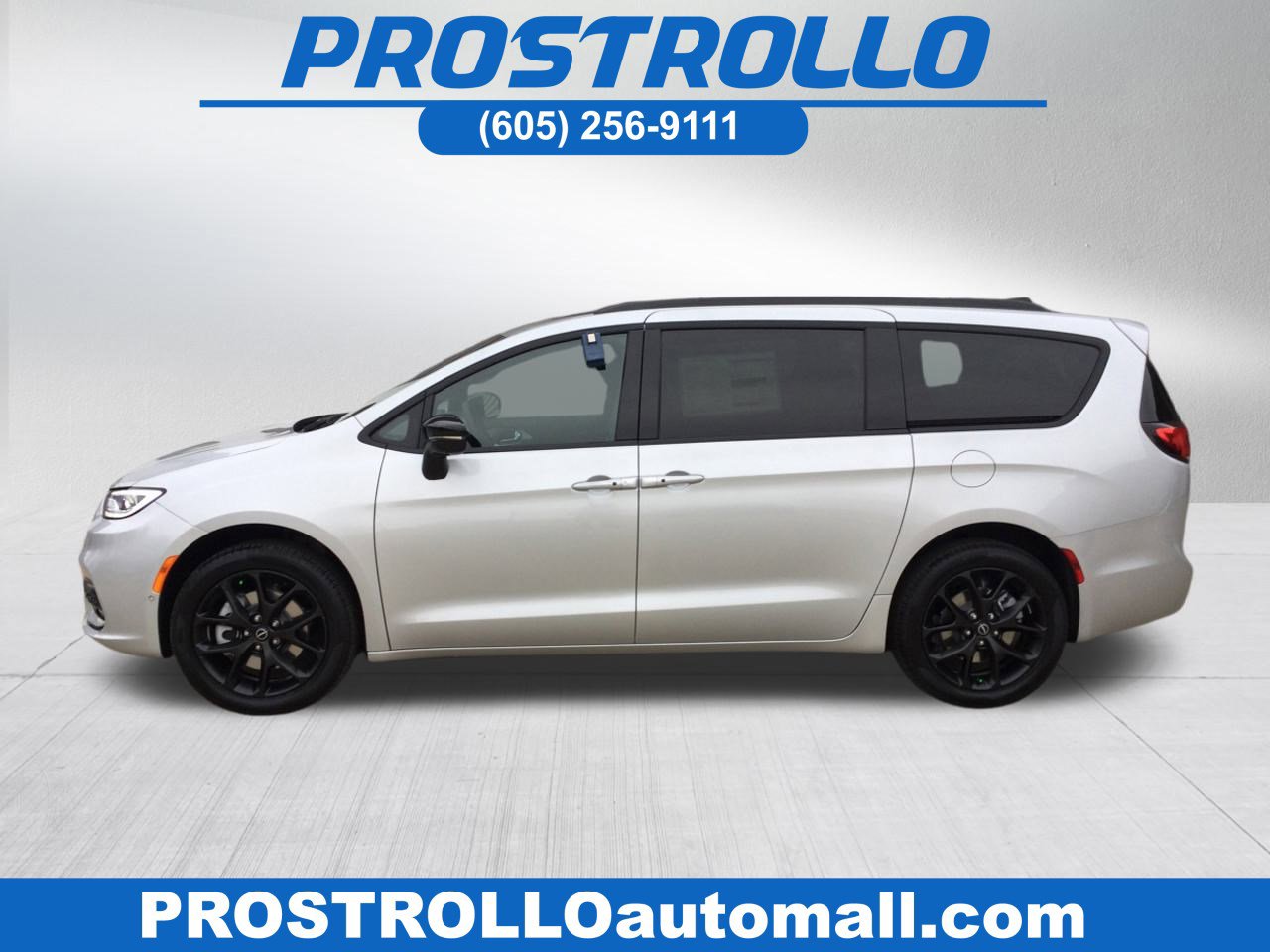 New 2026 Chrysler Pacifica Limited image 1