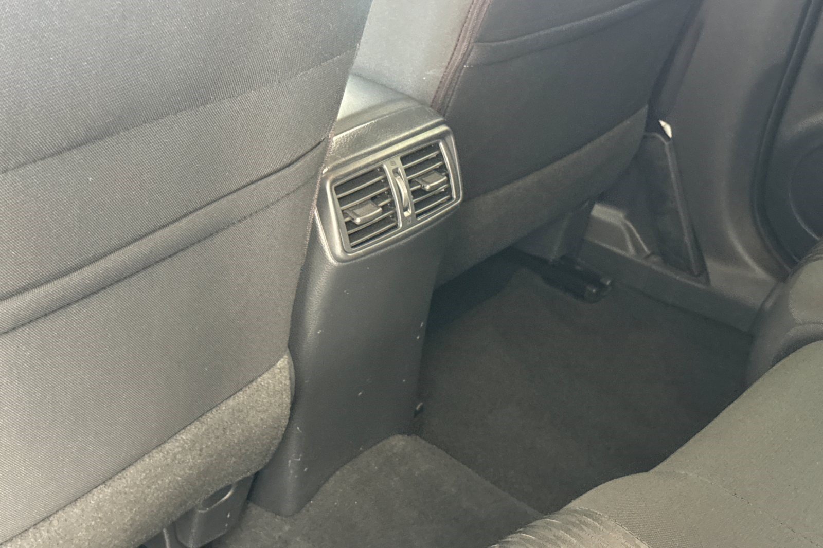 Used 2020 Nissan Rogue SV FWD image 16