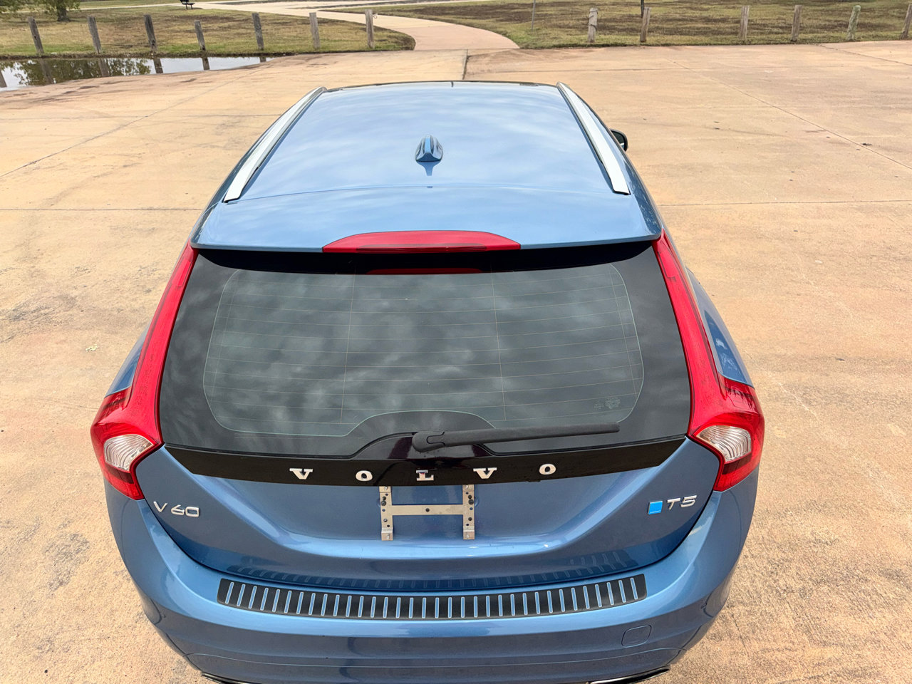 Used 2015 Volvo V60 T5 Platinum image 31