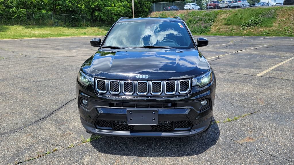 Used 2024 Jeep Compass Latitude AWD/4WD image 4
