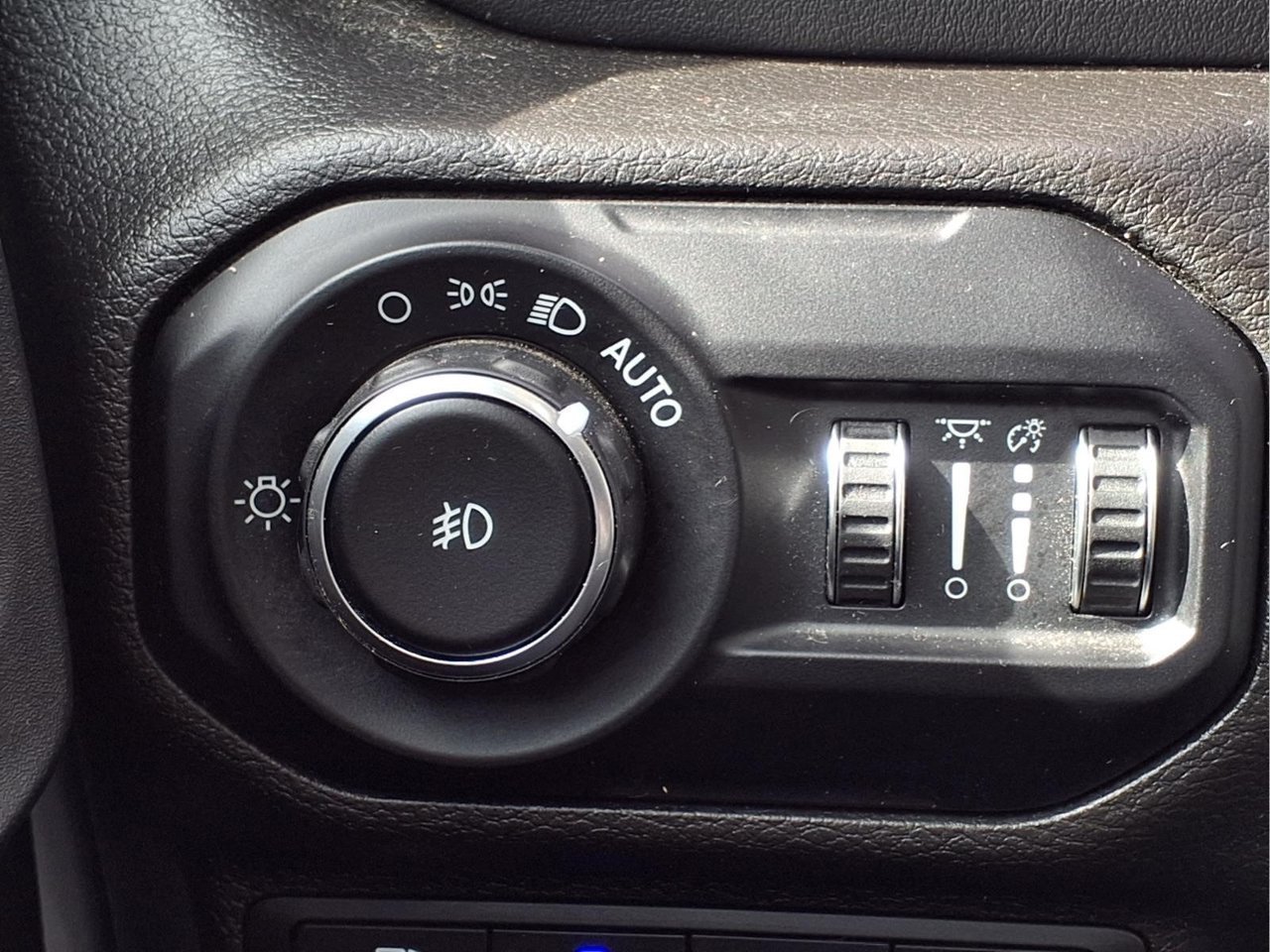Used 2022 Jeep Wrangler Unlimited Sahara AWD/4WD image 26