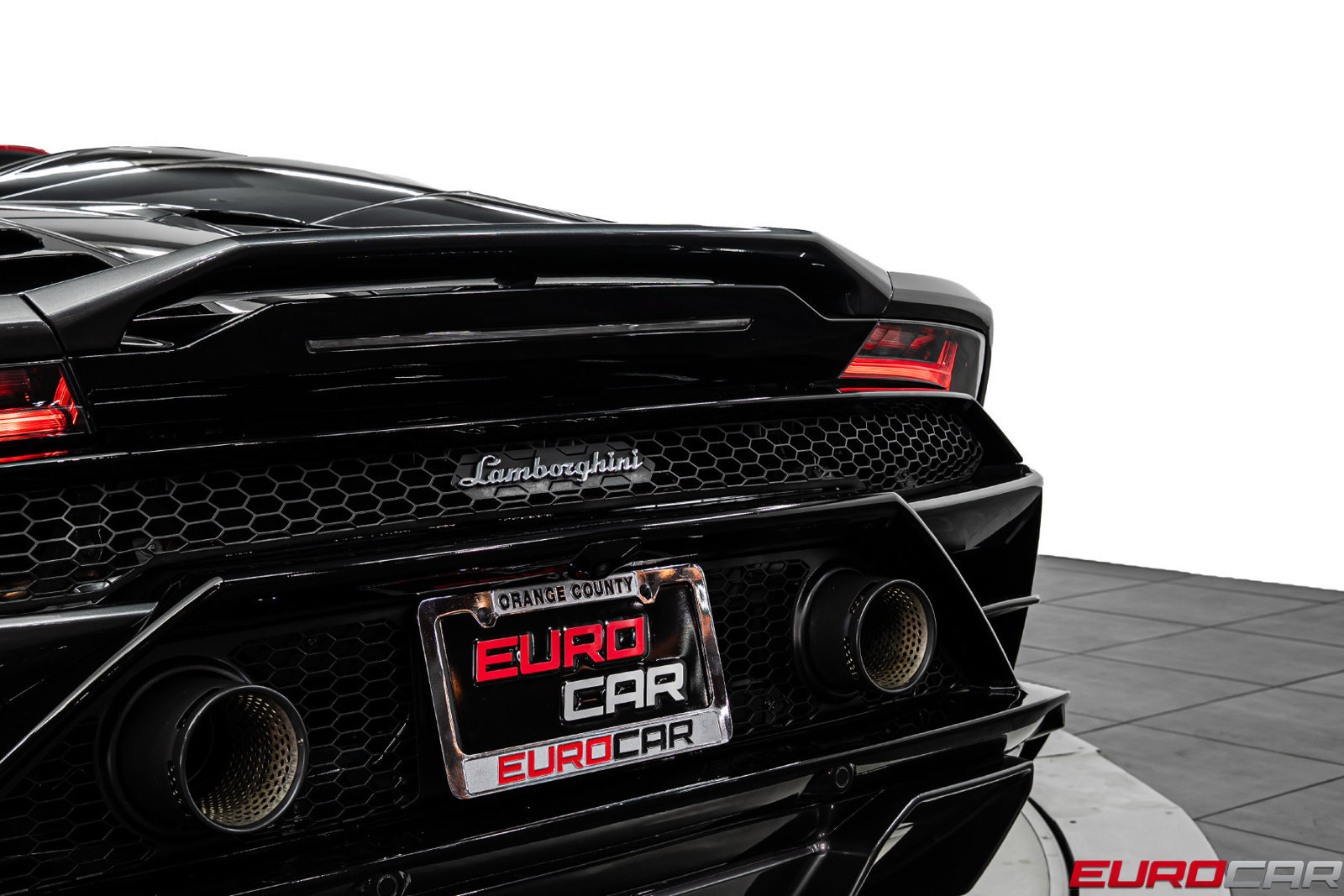 Used 2021 Lamborghini Huracan EVO RWD image 25