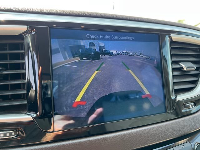 Used 2017 Chrysler Pacifica Touring-L FWD image 19